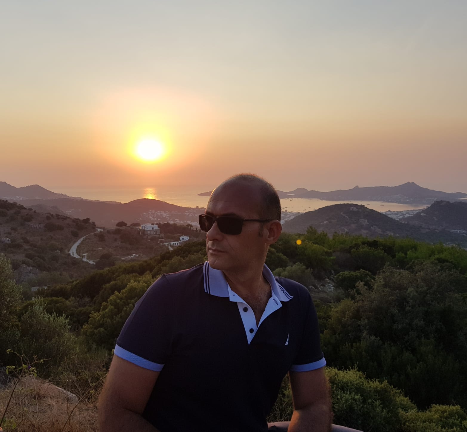 Metin Özel